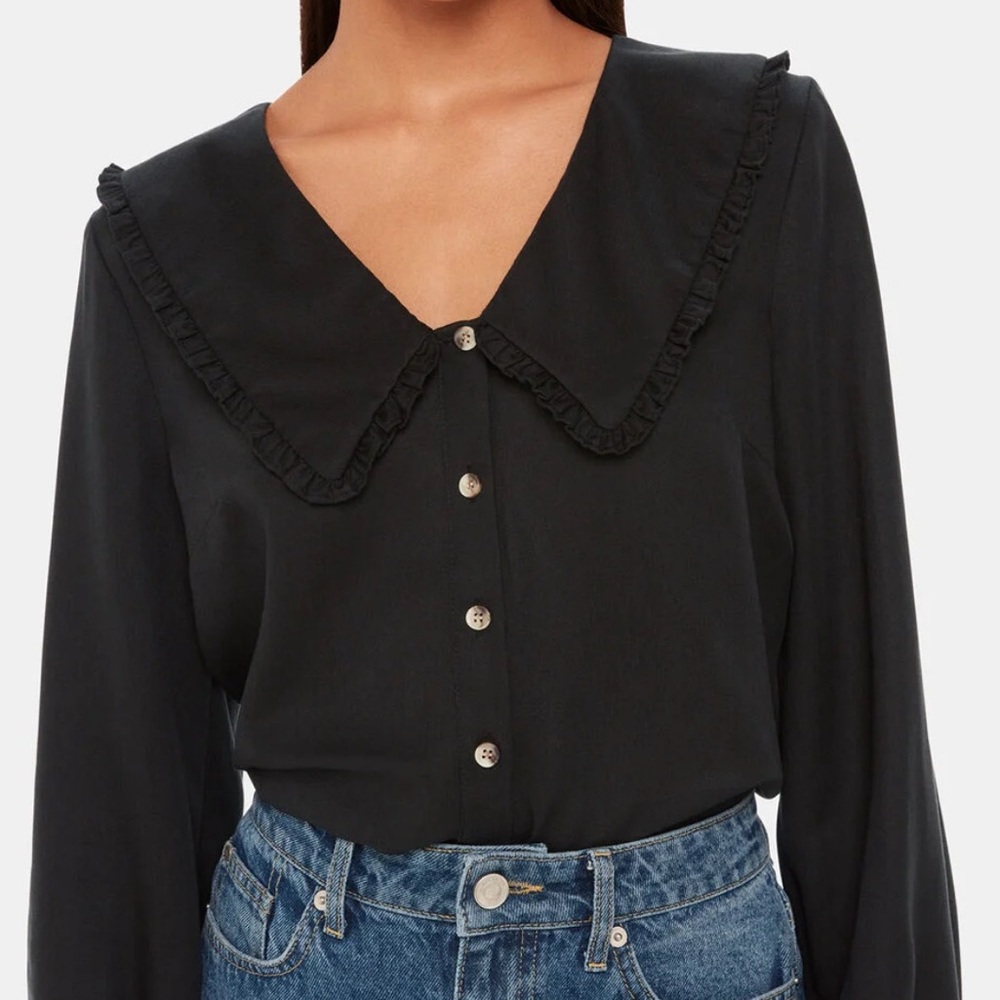 Black Oversized Collar Detail Top
